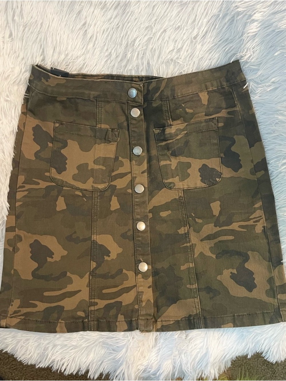 Camo buttons stretchy pockets skirt